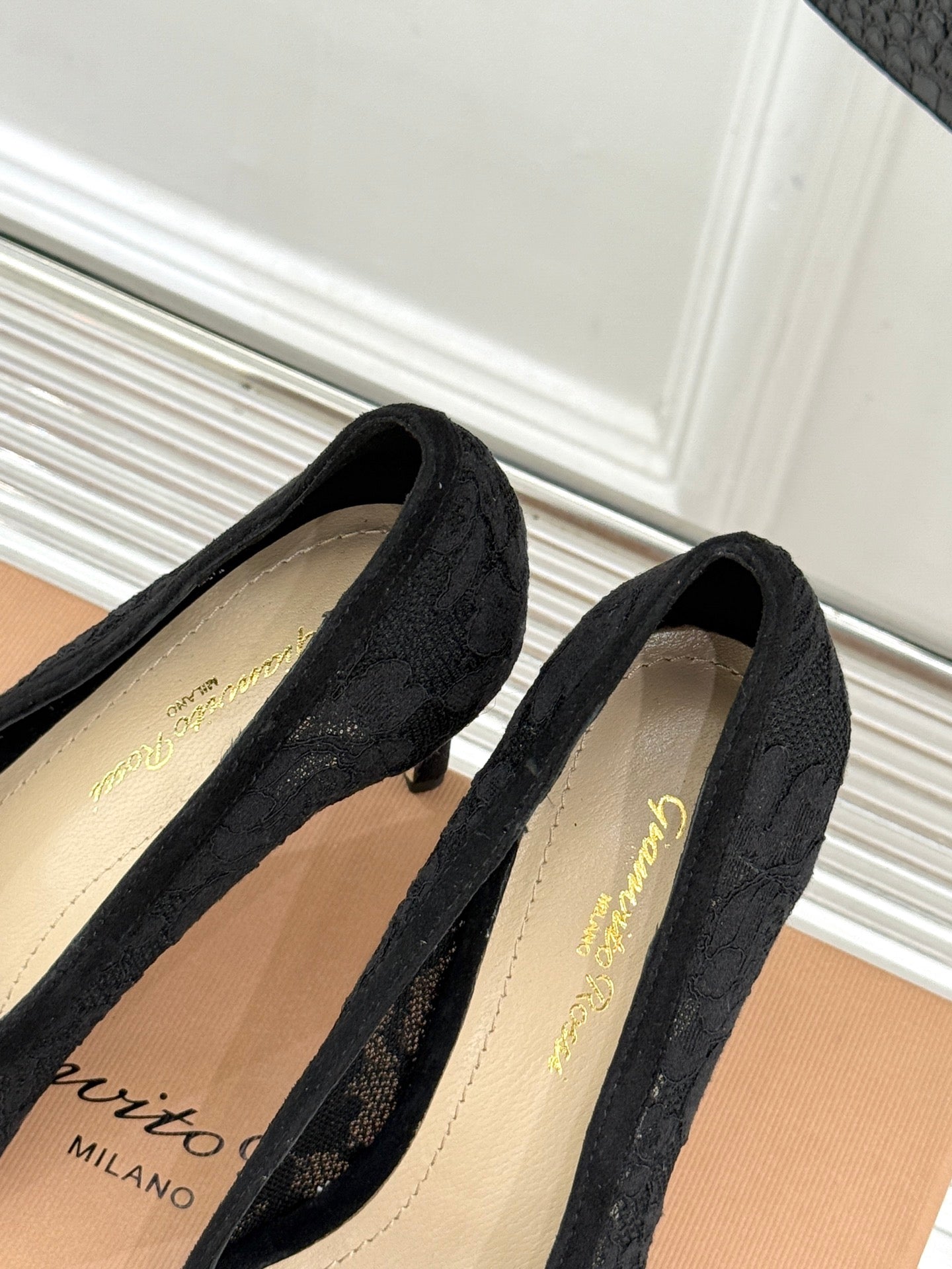 Gianvito Rossi Lace Pointed-Toe Pumps – 26WF