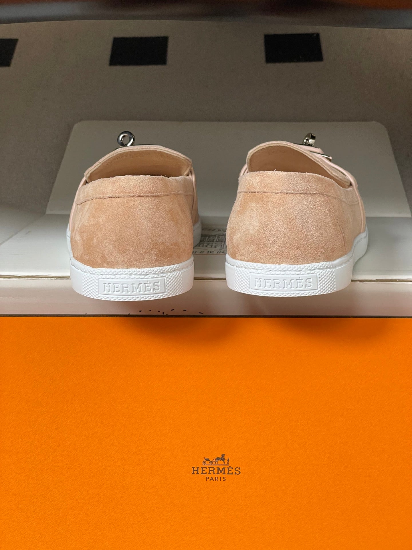 Hermès Mind Suede Kelly Buckle Loafers – 26S Spring/Summer Collection