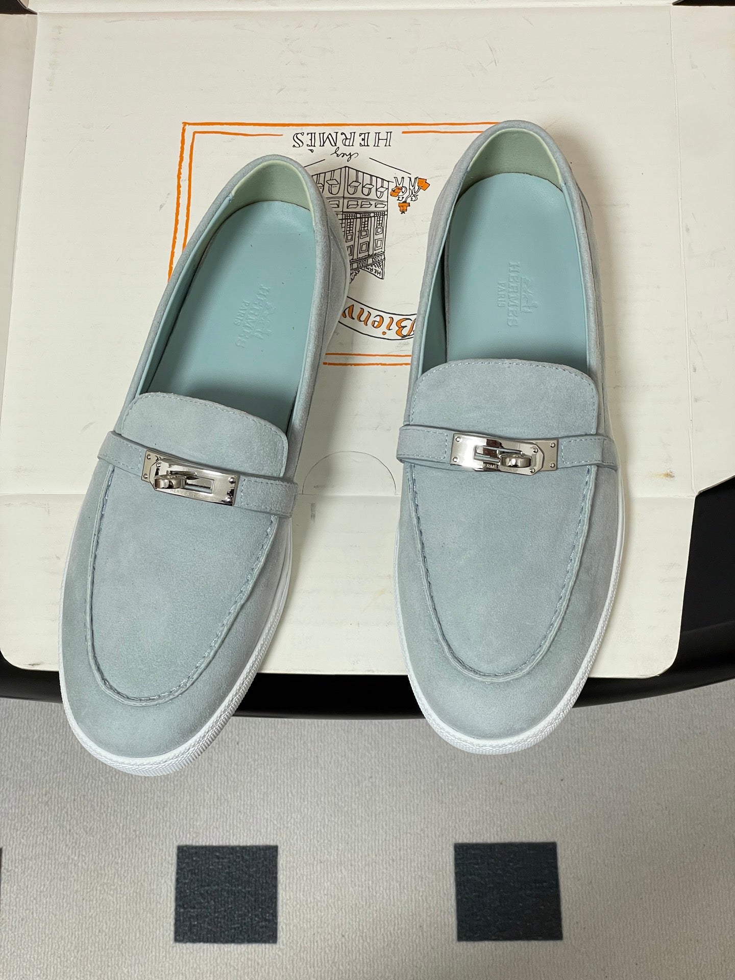 Hermès Mind Suede Kelly Buckle Loafers – 26S Spring/Summer Collection