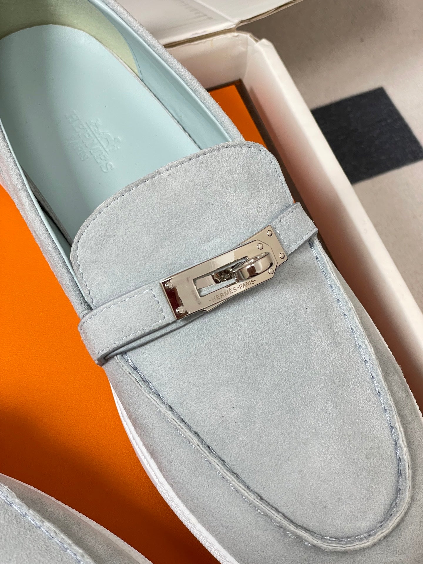 Hermès Mind Suede Kelly Buckle Loafers – 26S Spring/Summer Collection