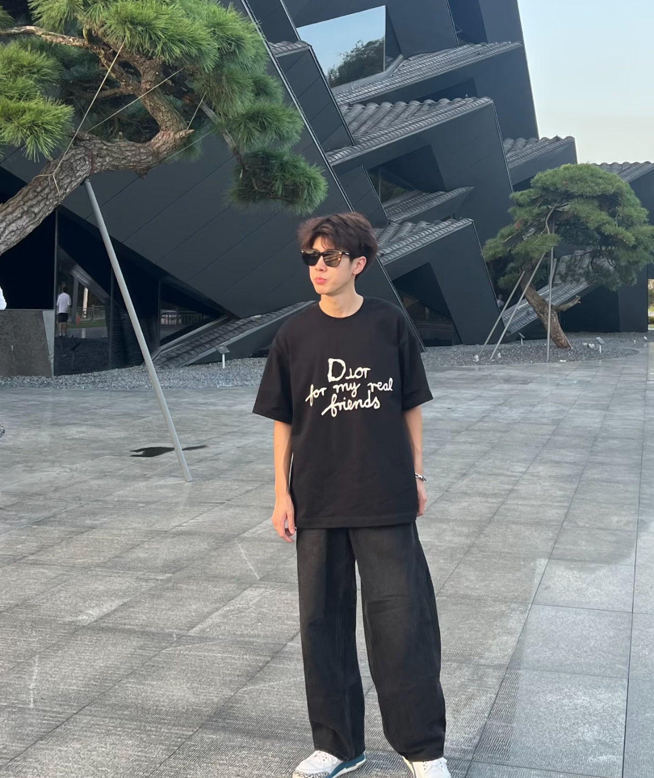 Dior Cursive Embroidered Letter Print T-Shirt – 26SS