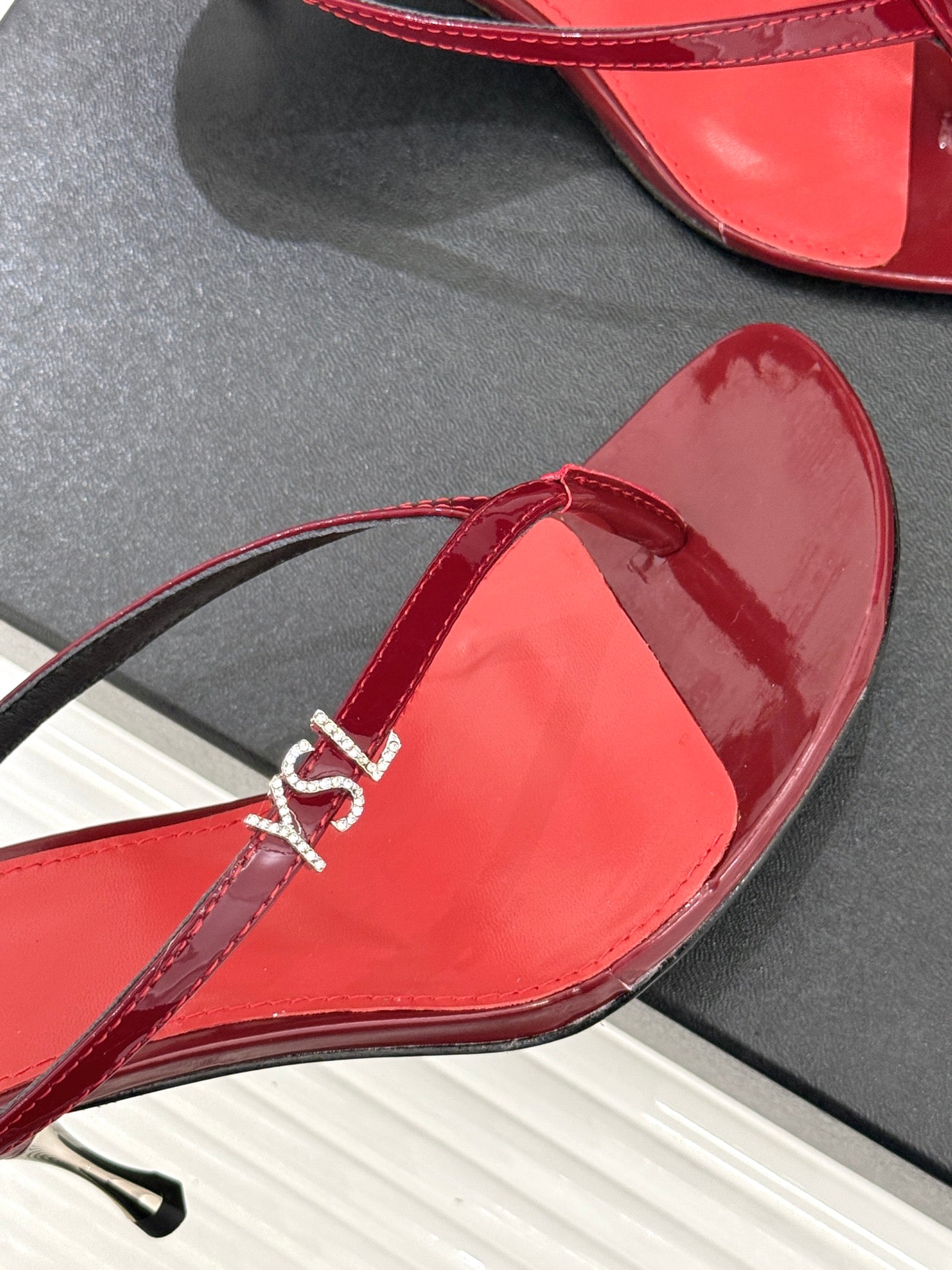 Saint Laurent Metal Letter Heel Thong Sandals – Spring/Summer Collection – 26WF