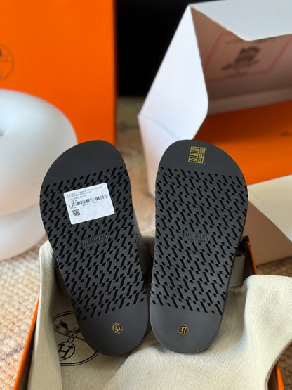 Hermès Chypre Leather Sandals