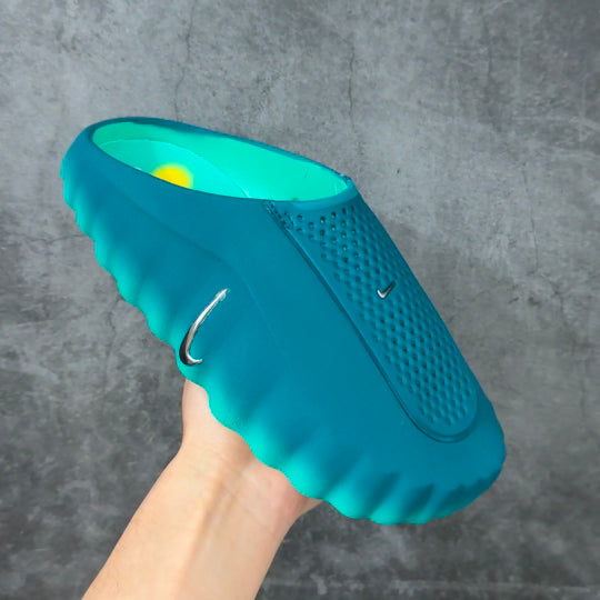 Nike Mind 001 Neuroscience Massage Clogs – Gradient Green