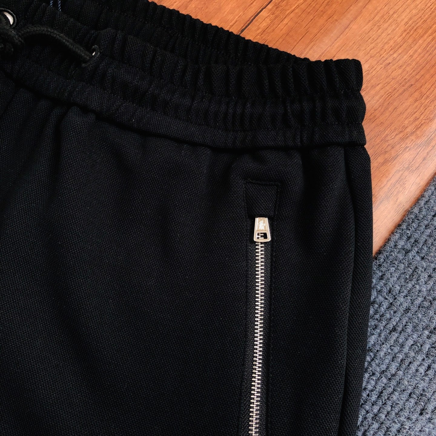 Moncler Embroidered Logo Casual Shorts – 2026SS