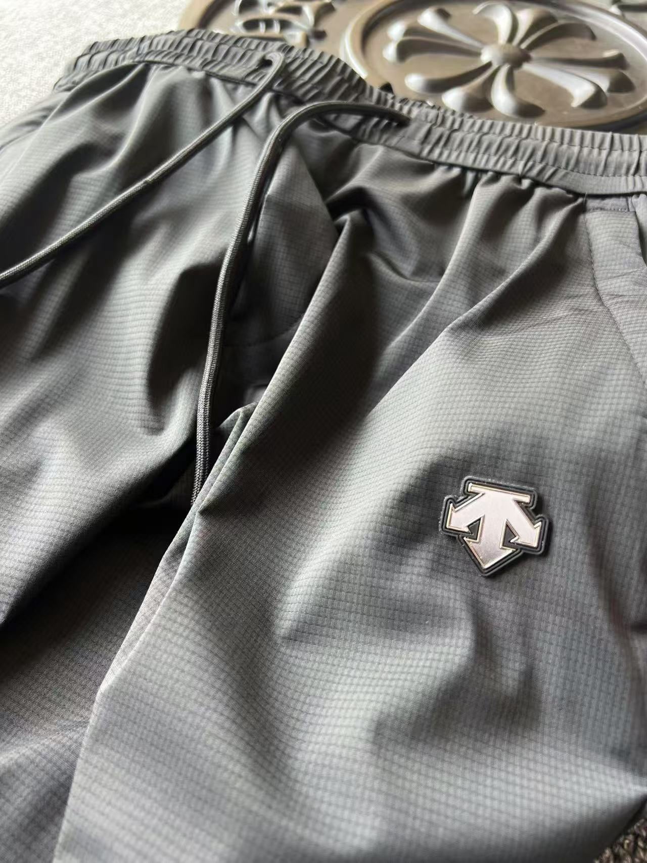 Descente Seamless Nylon-Spandex Tech Shorts