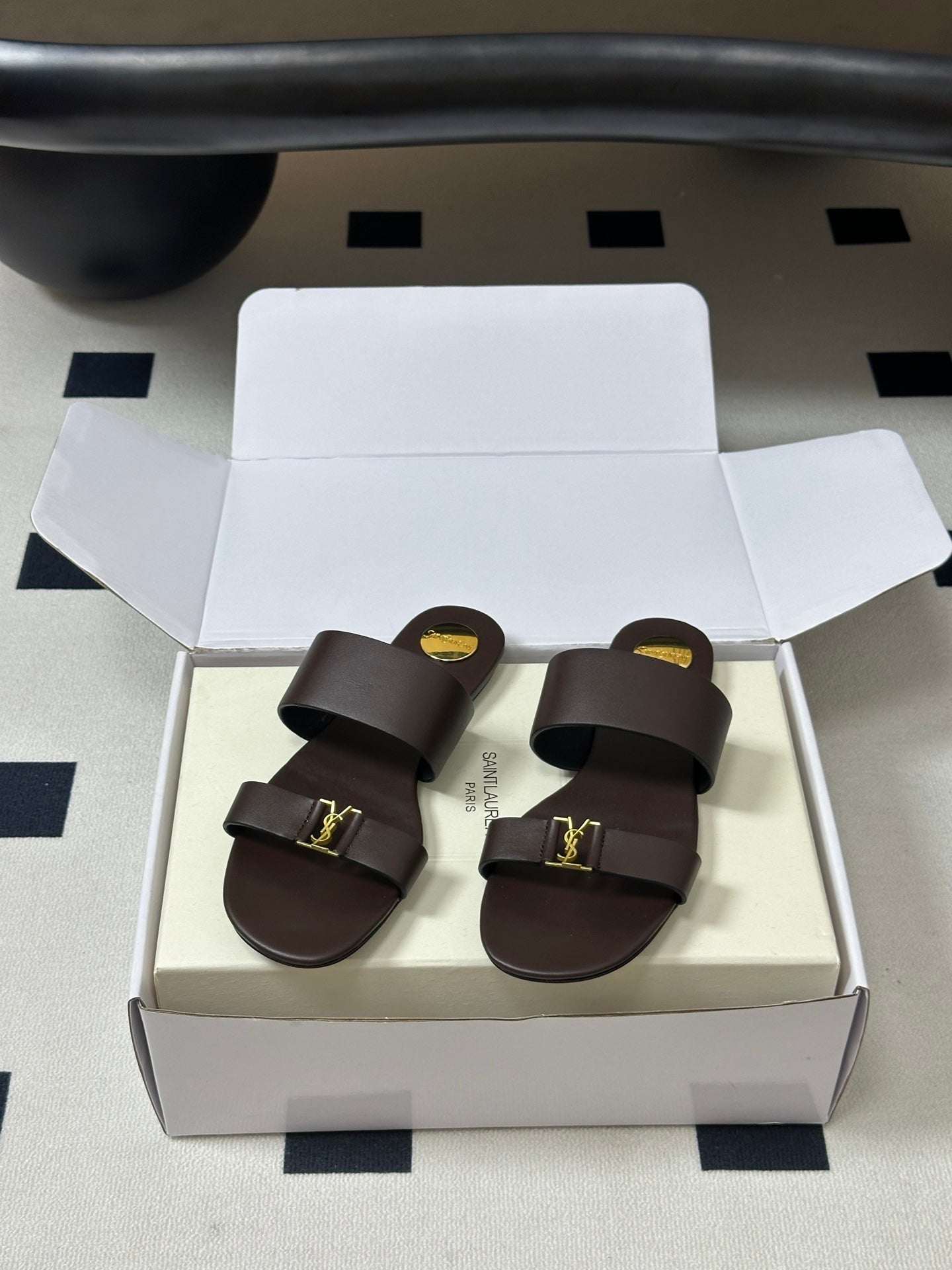 Saint Laurent Classic Letter Buckle Flat Sandals – 26S Collection