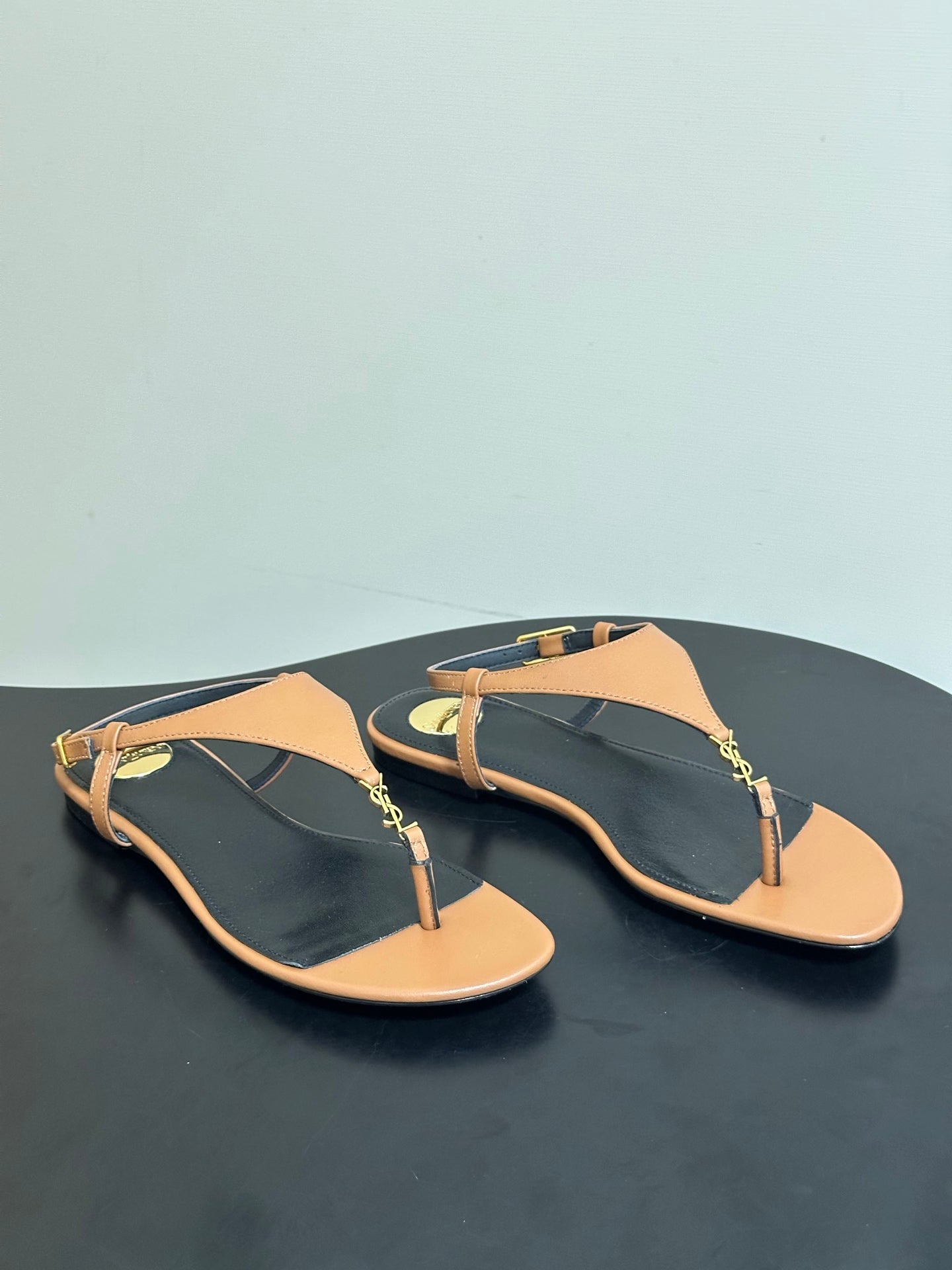 Saint Laurent Classic YSL Logo Flat Sandals – Spring/Summer Collection – 26S