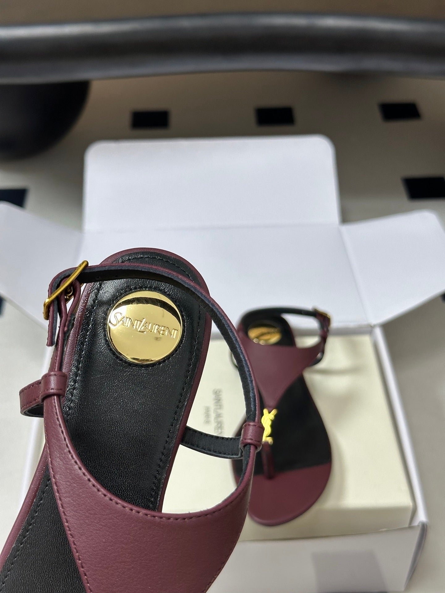 Saint Laurent Classic YSL Logo Flat Sandals – Spring/Summer Collection – 26S