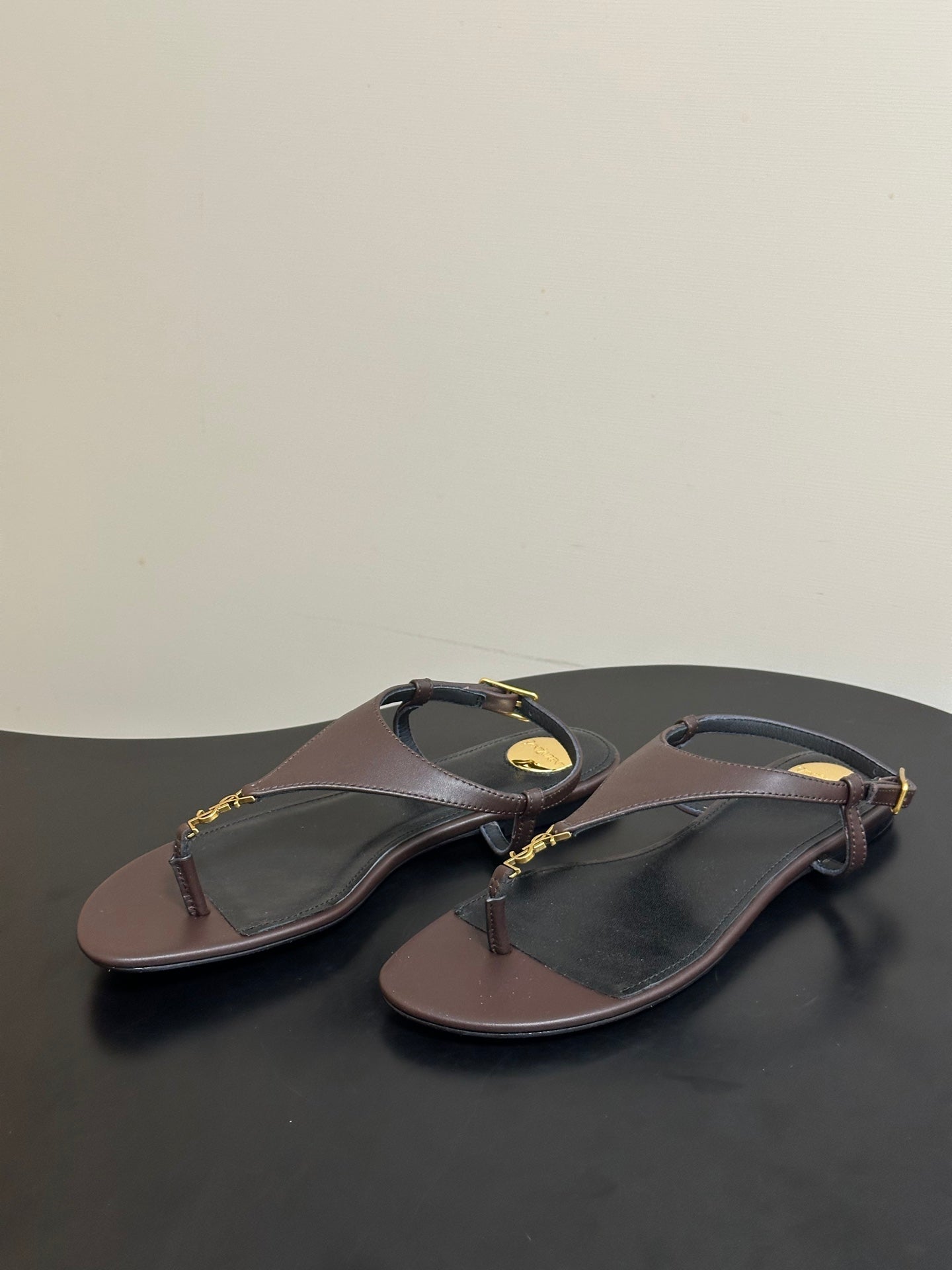 Saint Laurent Classic YSL Logo Flat Sandals – Spring/Summer Collection – 26S