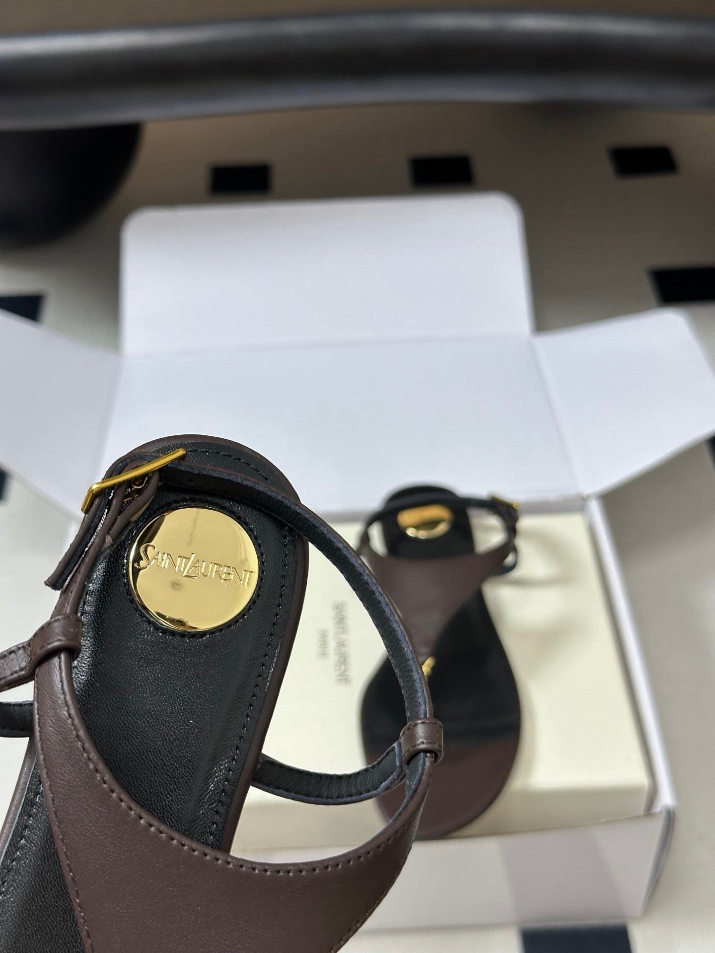 Saint Laurent Classic YSL Logo Flat Sandals – Spring/Summer Collection – 26S