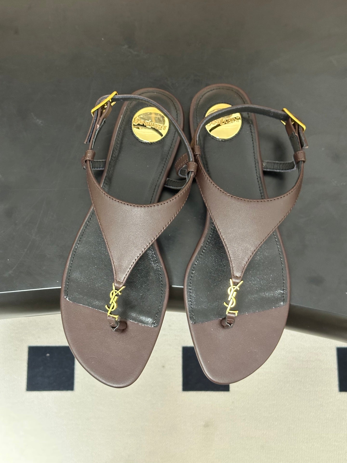 Saint Laurent Classic YSL Logo Flat Sandals – Spring/Summer Collection – 26S