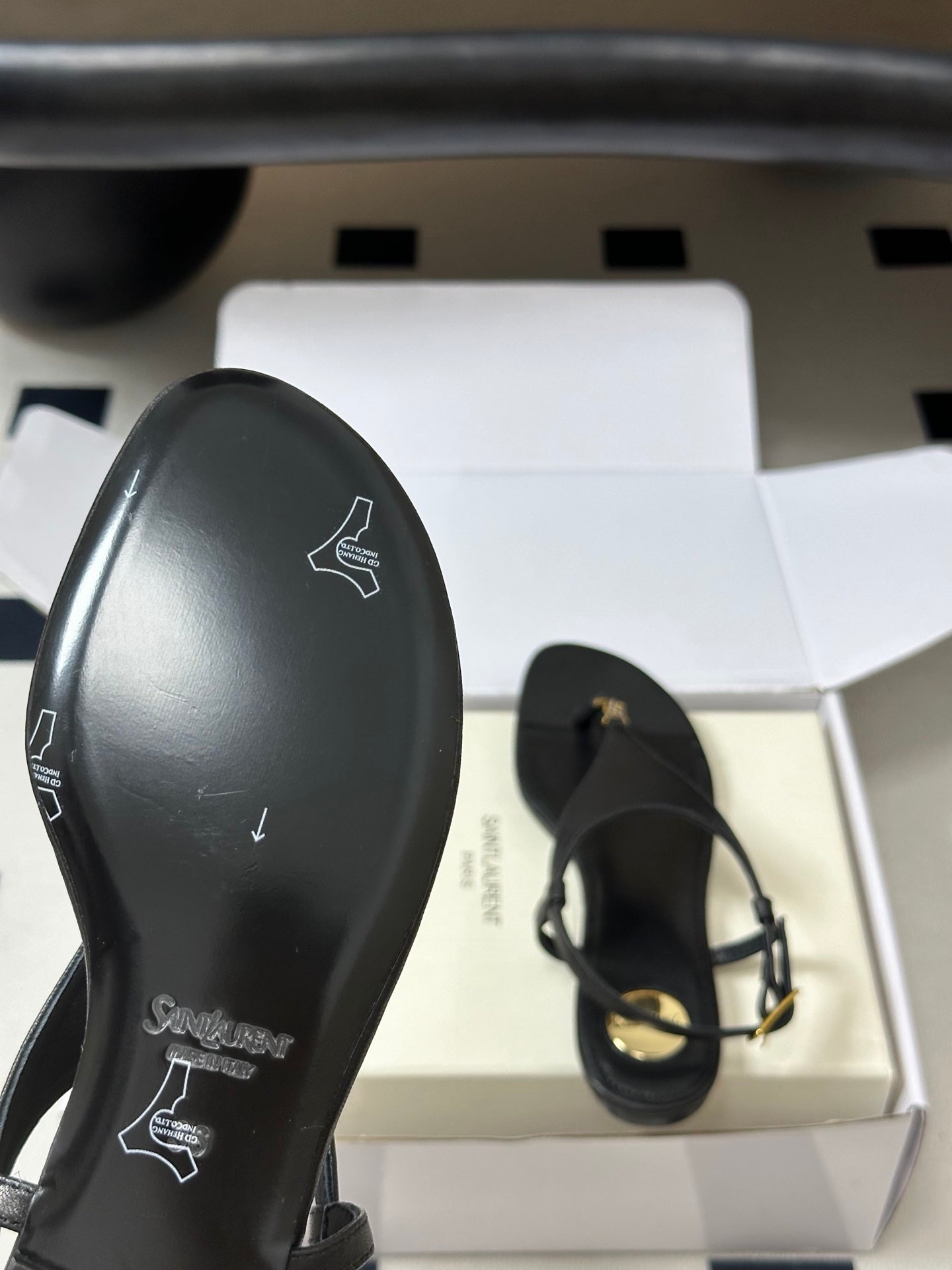Saint Laurent Classic YSL Logo Flat Sandals – Spring/Summer Collection – 26S
