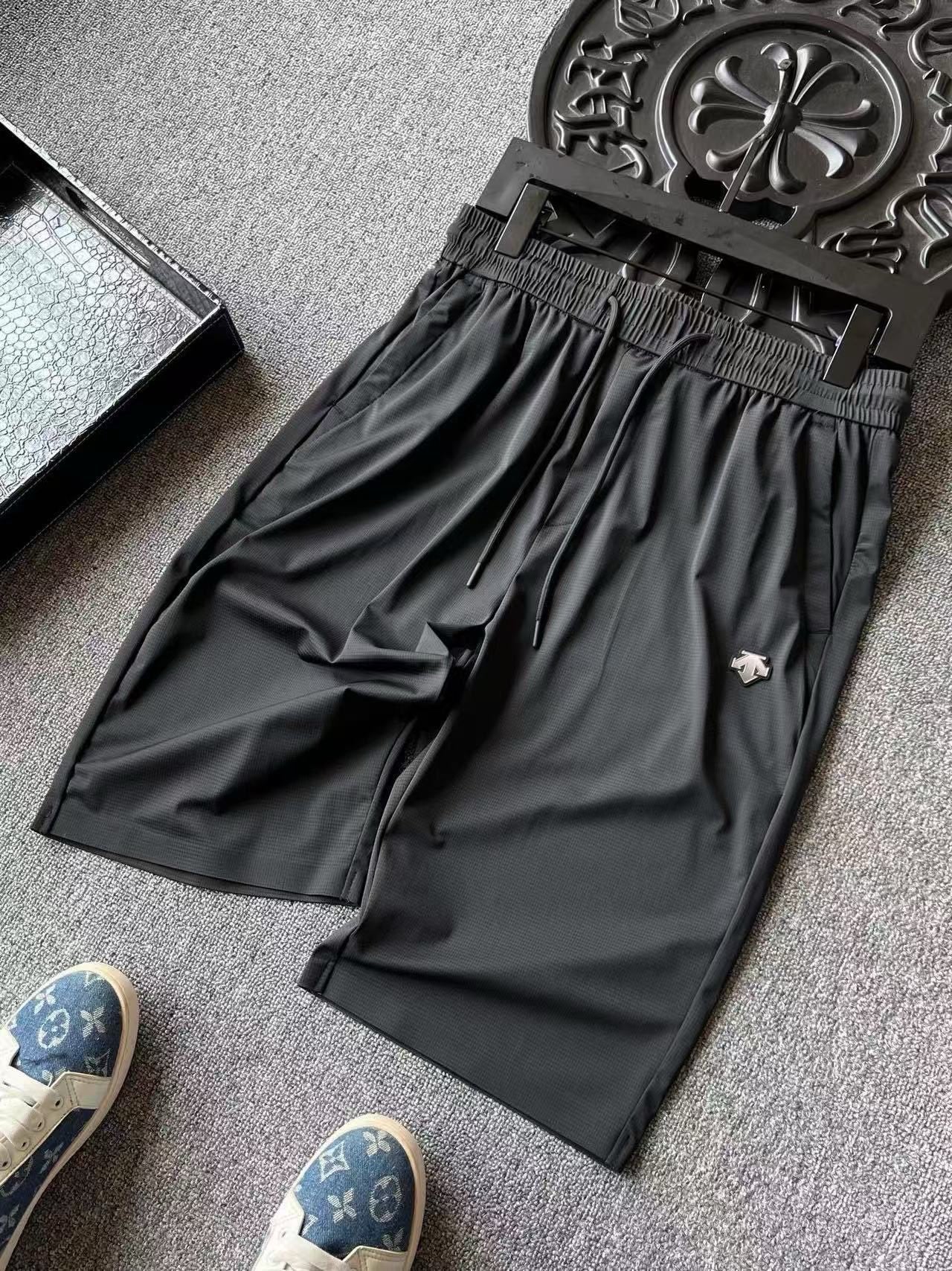 Descente Seamless Nylon-Spandex Tech Shorts