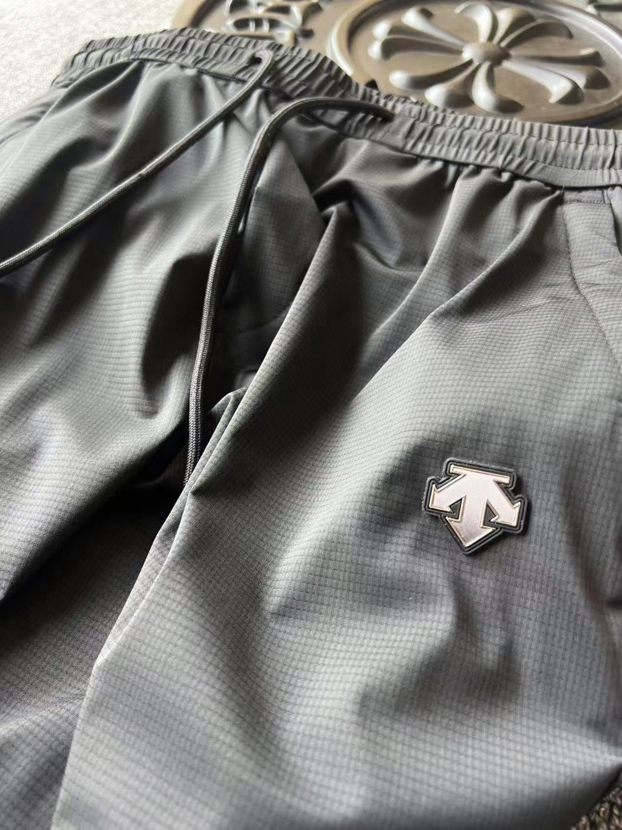 Descente Seamless Nylon-Spandex Tech Shorts
