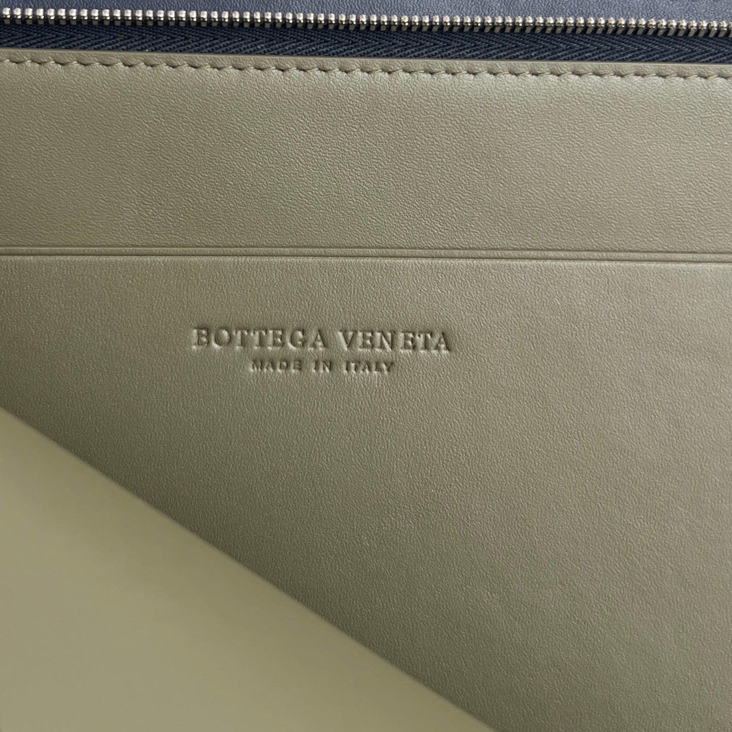Bottega Veneta Intreccio Half-Zip Clutch Bag 607479
