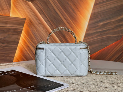 Chanel 96190 Caviar Leather Vanity Case – 26P Collection