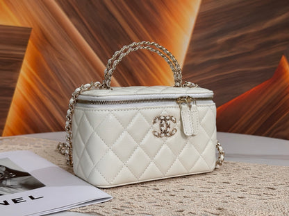 Chanel 96190 Caviar Leather Vanity Case – 26P Collection