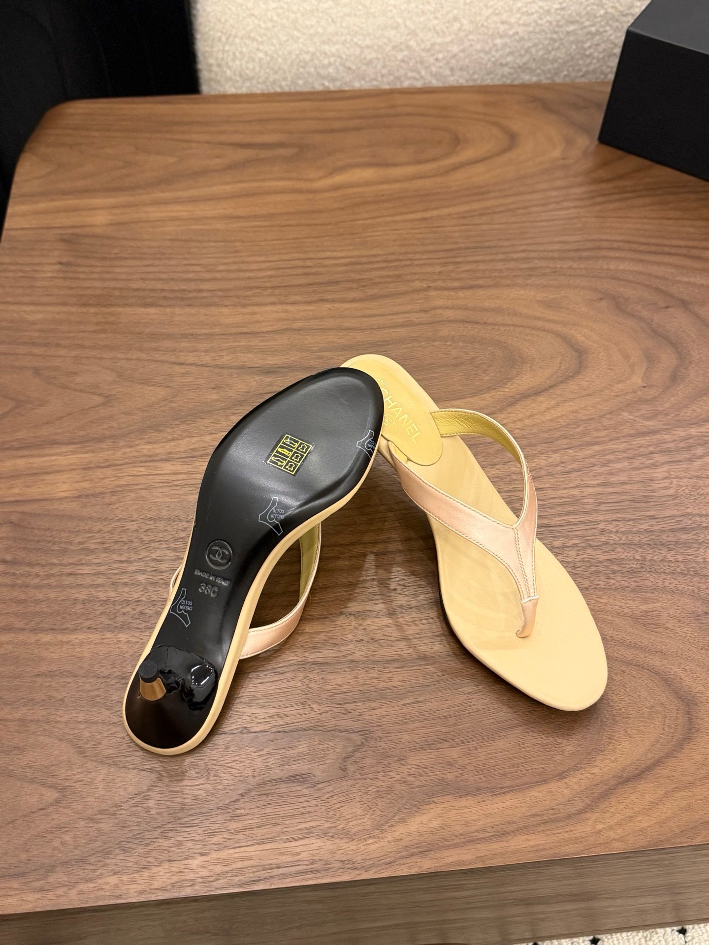 Chanel Satin Heeled Thong Sandals – 2026SS