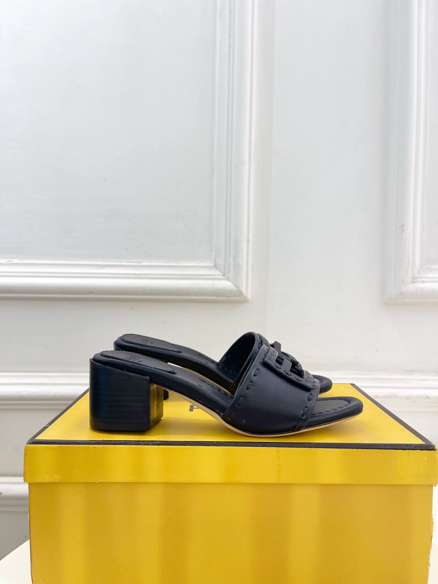 Fendi Cut-Out Chunky Heel Sandals – Spring/Summer Collection – 2026SS
