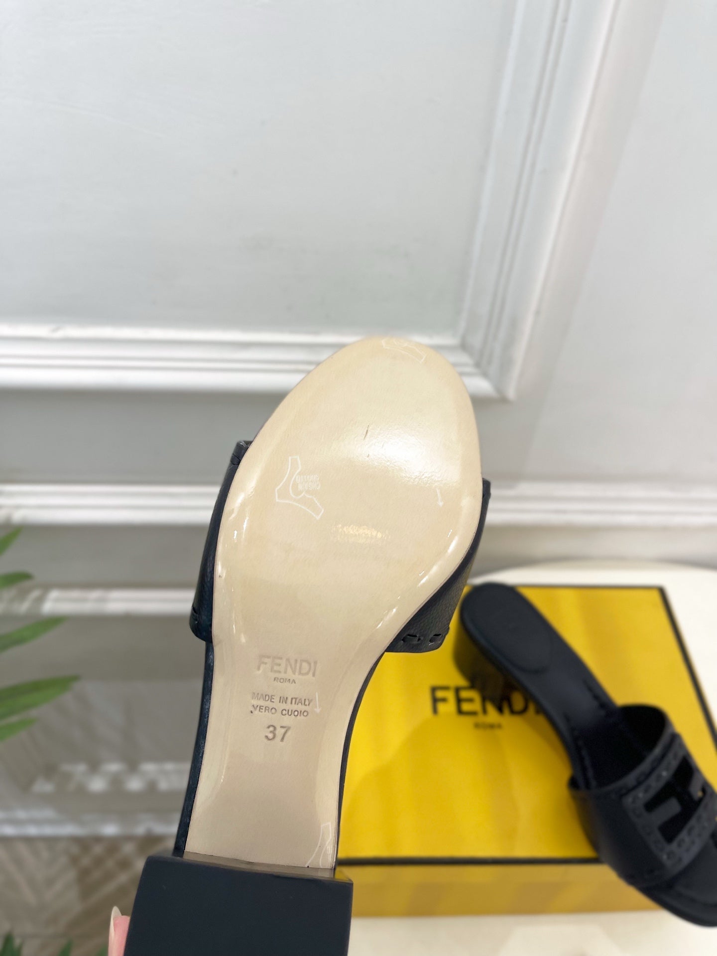 Fendi Cut-Out Chunky Heel Sandals – Spring/Summer Collection – 2026SS