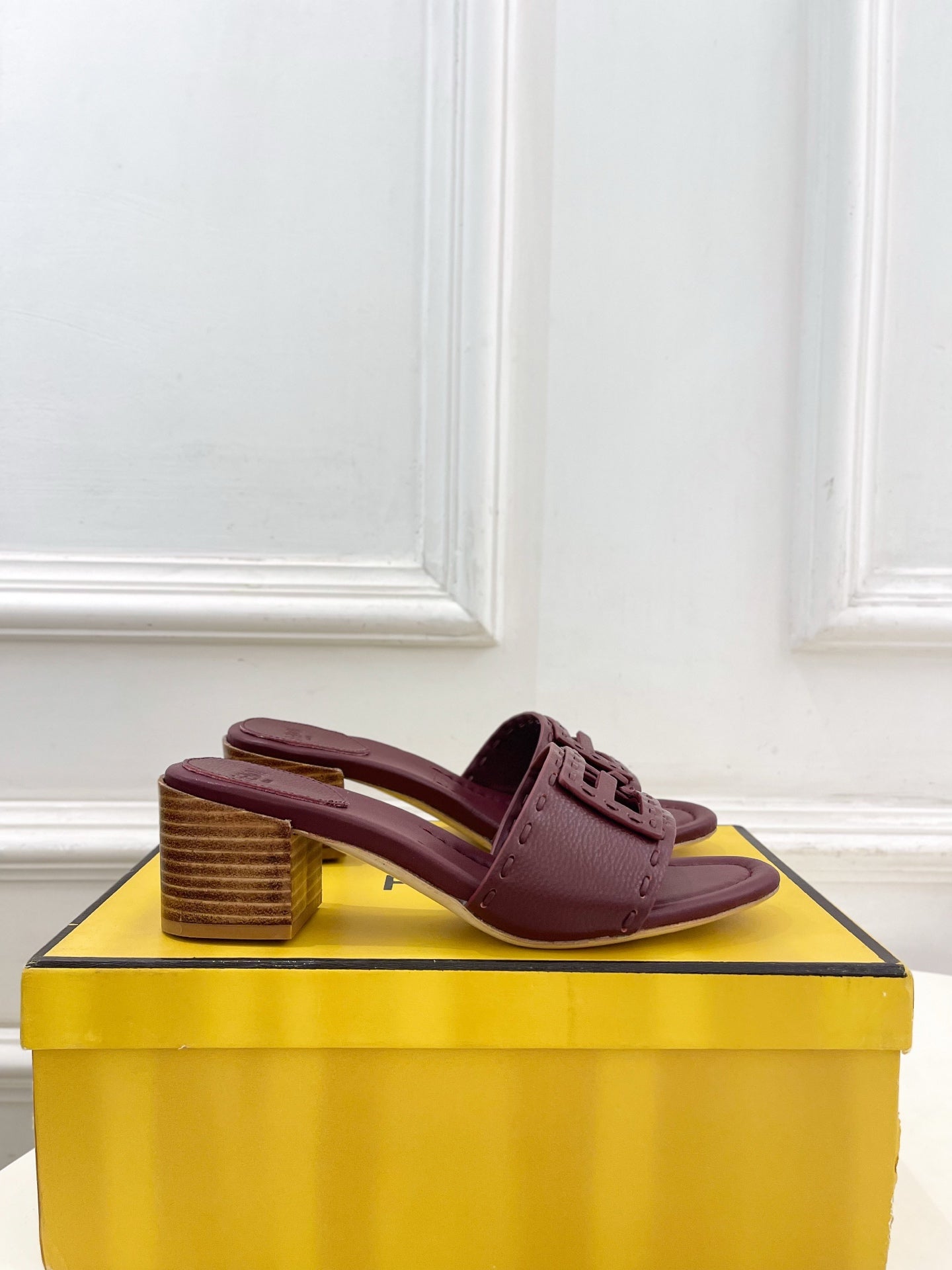 Fendi Cut-Out Chunky Heel Sandals – Spring/Summer Collection – 2026SS
