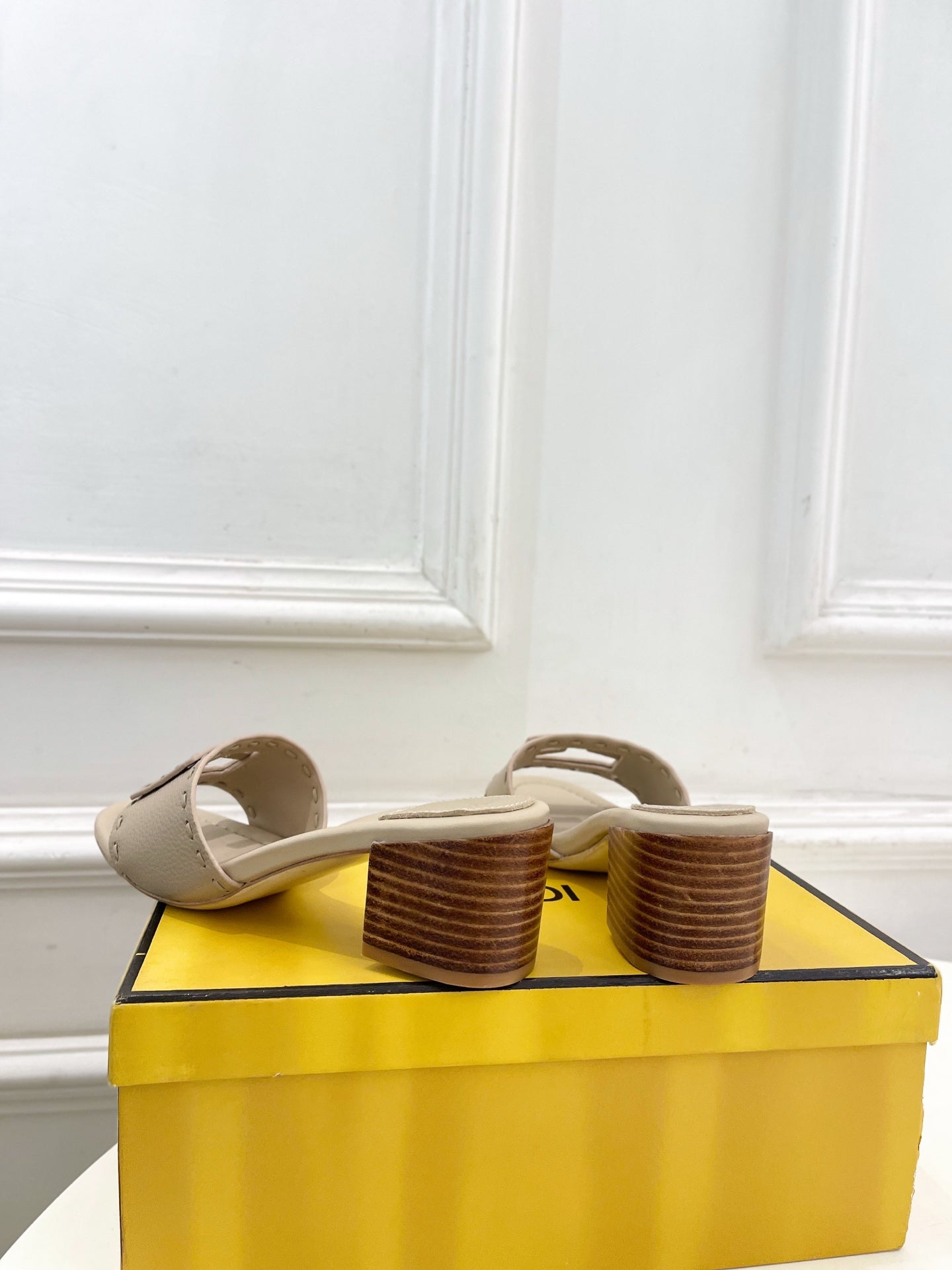 Fendi Cut-Out Chunky Heel Sandals – Spring/Summer Collection – 2026SS