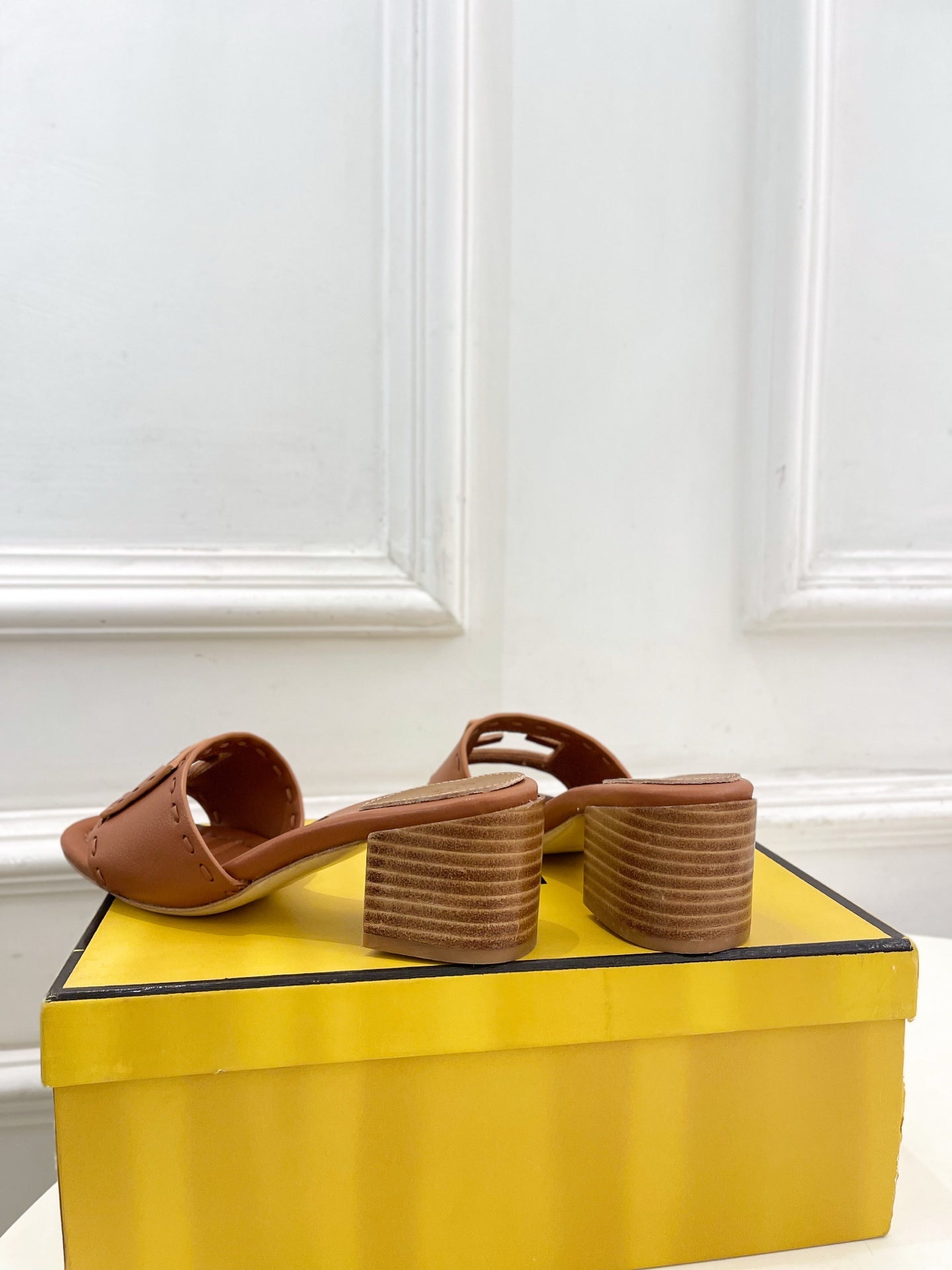 Fendi Cut-Out Chunky Heel Sandals – Spring/Summer Collection – 2026SS