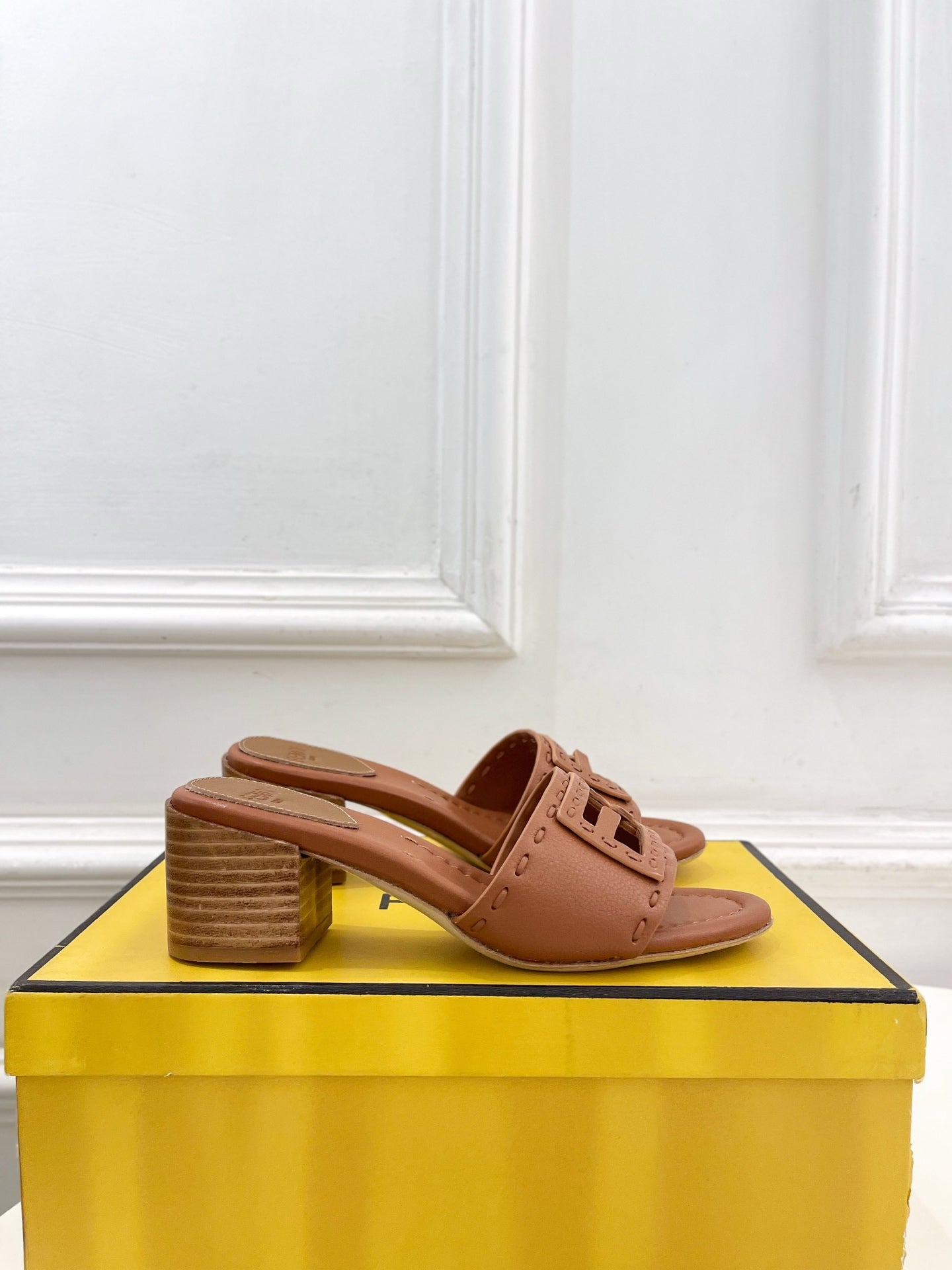 Fendi Cut-Out Chunky Heel Sandals – Spring/Summer Collection – 2026SS