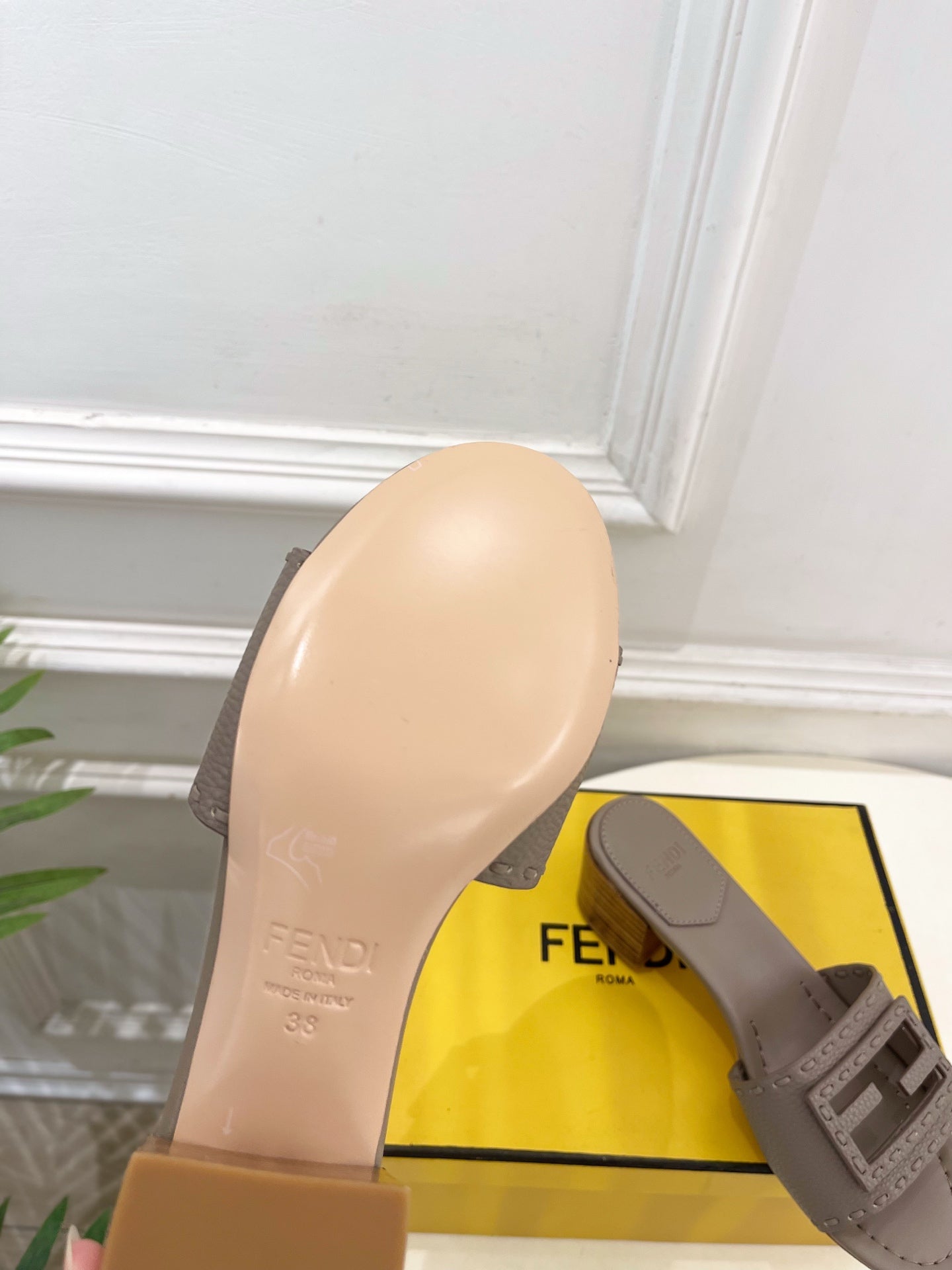 Fendi Cut-Out Chunky Heel Sandals – Spring/Summer Collection – 2026SS