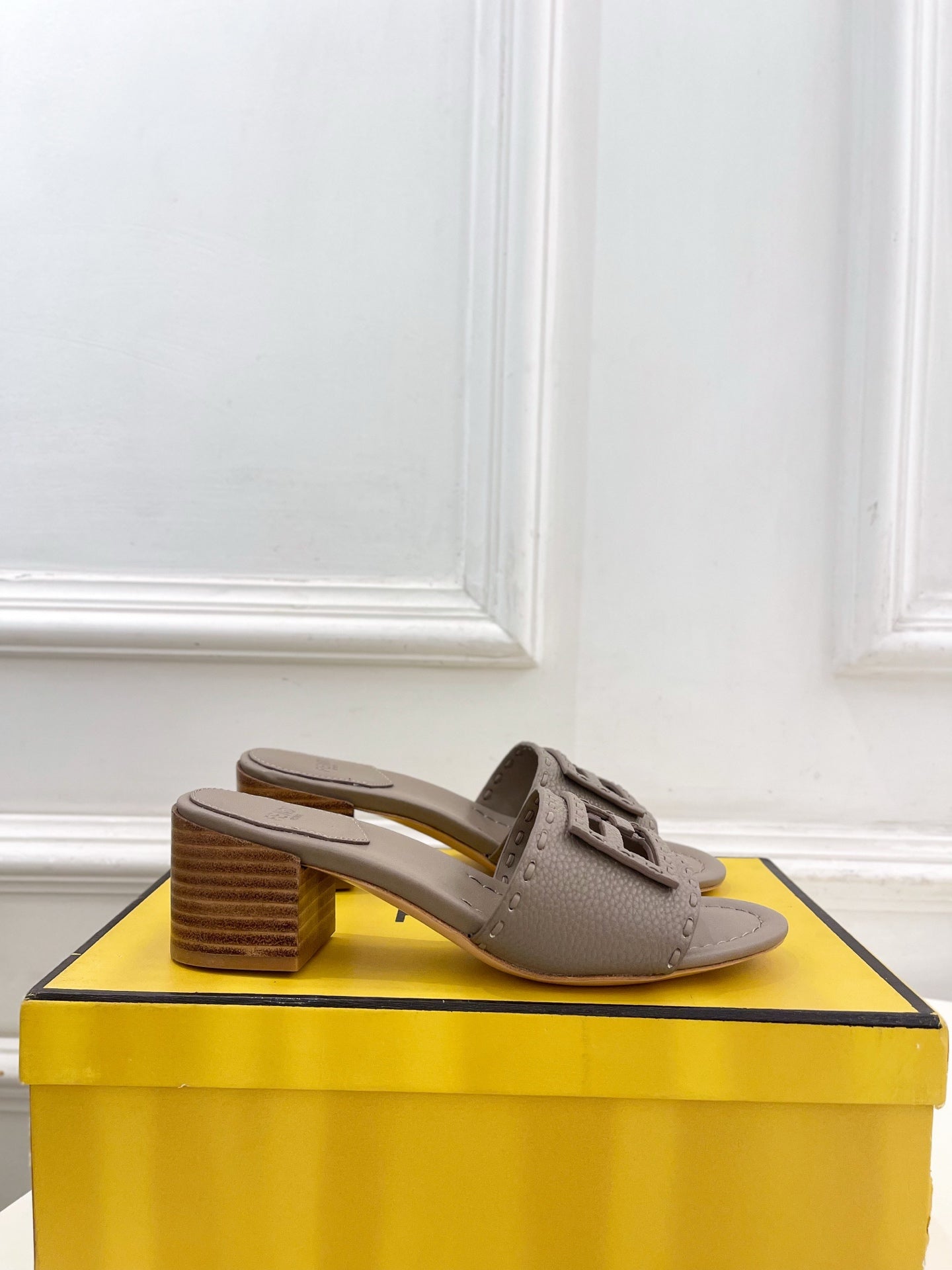 Fendi Cut-Out Chunky Heel Sandals – Spring/Summer Collection – 2026SS