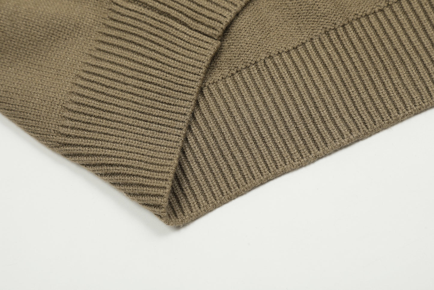 Fear of God Essentials Classic Polo Collar Sweater – 2024 Autumn Collection