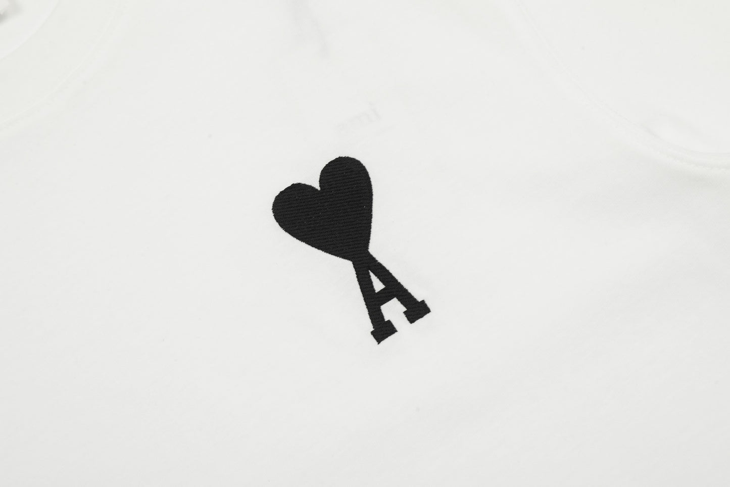 Ami Paris Classic Heart Embroidered T-Shirt – 2025SS