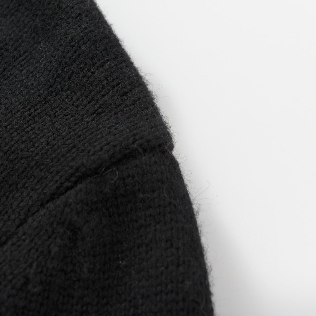 Burberry Equestrian Knight Logo Cashmere Blend Knit Sweater – 25SS
